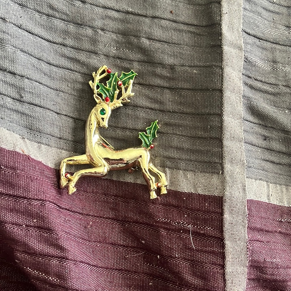 Vintage Vtg Gold Tone Christmas Holiday Mistletoe Reindeer Rudolph Brooch Pins